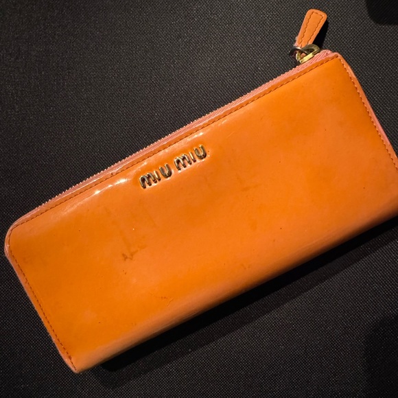 AUTHENTIC MIU‎ MIU Orange wallet - Picture 1 of 6